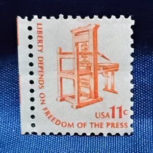 Uncirculated USA 1977 Liberty Depends on Freedom of the Press 11 cent Stamp!!